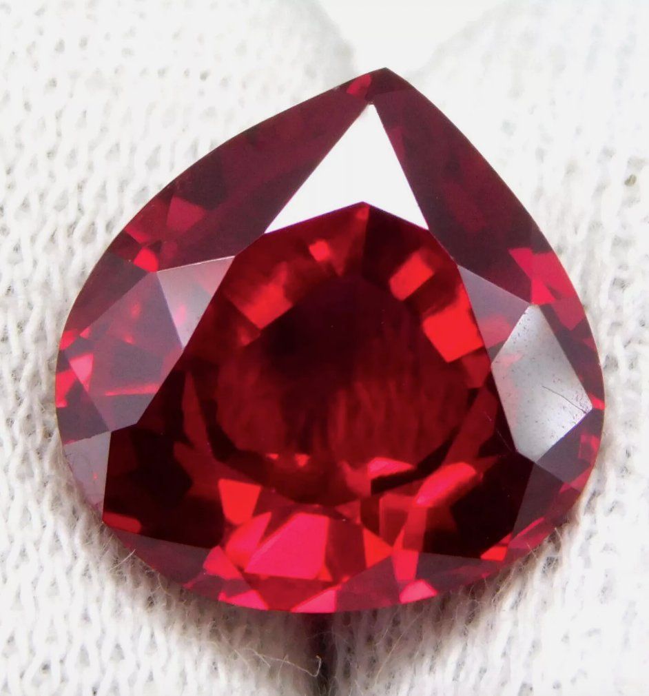 Pietre preziose: 10.99 Cts Certified – Nuovo e nell'imballaggio originale da Genève venduto da AWWA 2