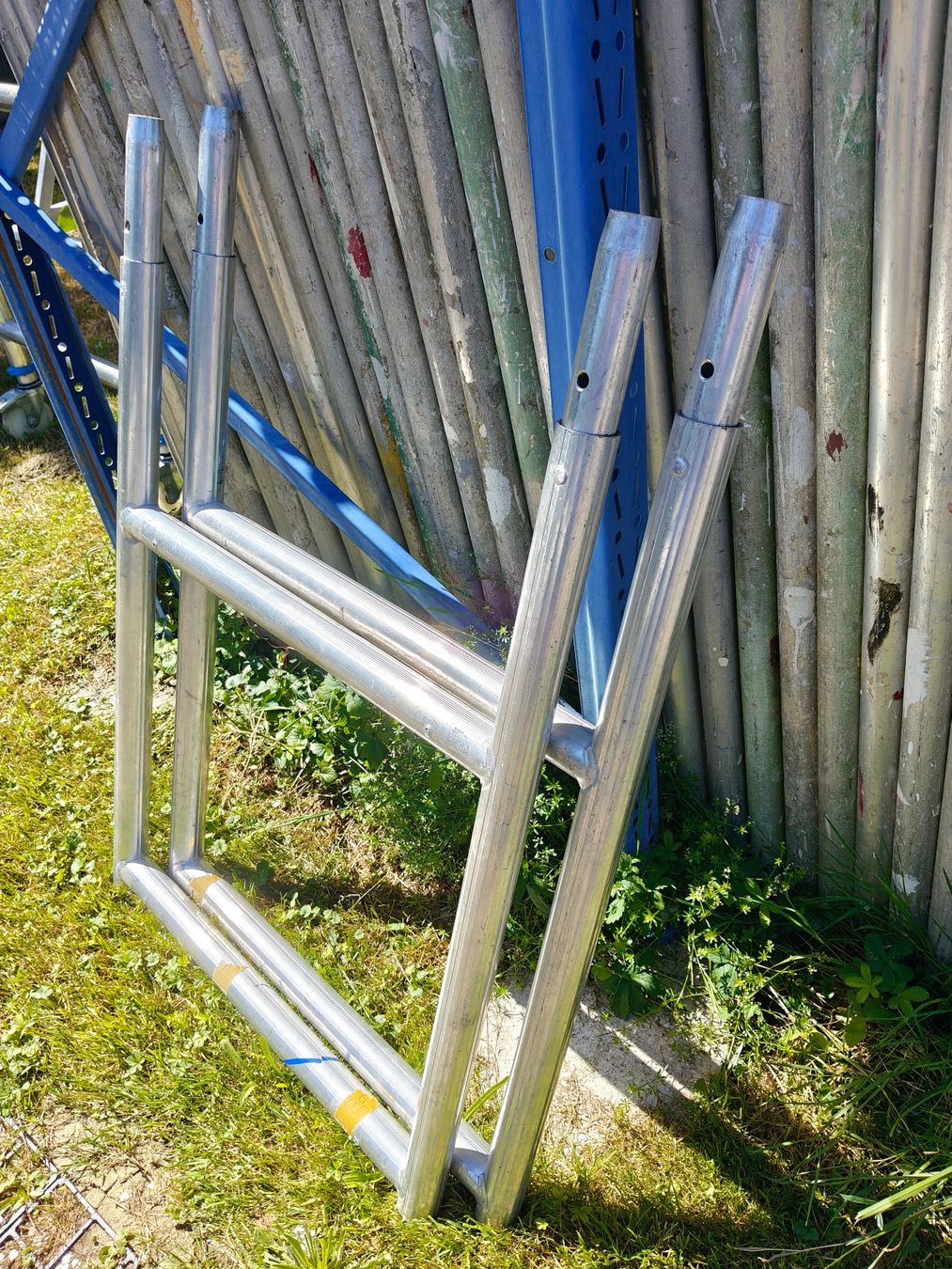 Ponteggi: Rollgerüstteile Geländerrahmen zu Bavaria Gerüstsysteme – Usato da Oftringen venduto da alurollgerueste
