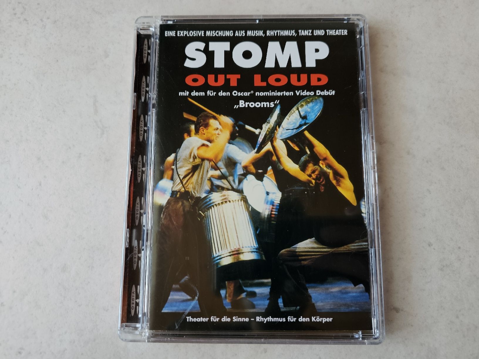 Tutti i DVDs: Stomp Out Loud – Usato da Schneisingen venduto da backstore24