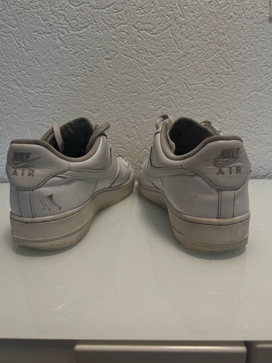 Nike Herrenschuhe: Baskets Nike Air Force 1 blanches taille 44 usure visible – Gebraucht aus Martigny von ale_5gzg 2
