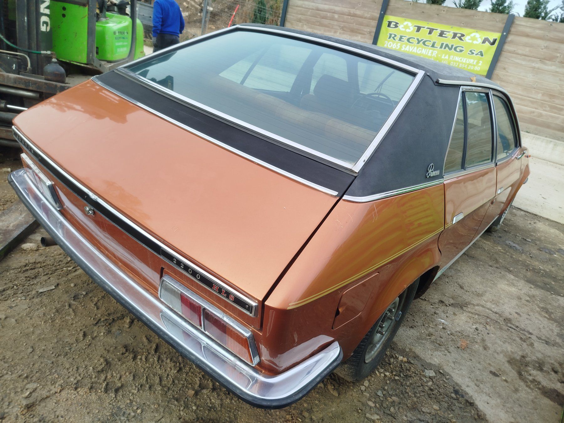 Austin Automobili: Austin Princess 2.2L – Usato da Savagnier venduto da Botteron_Recycling 3