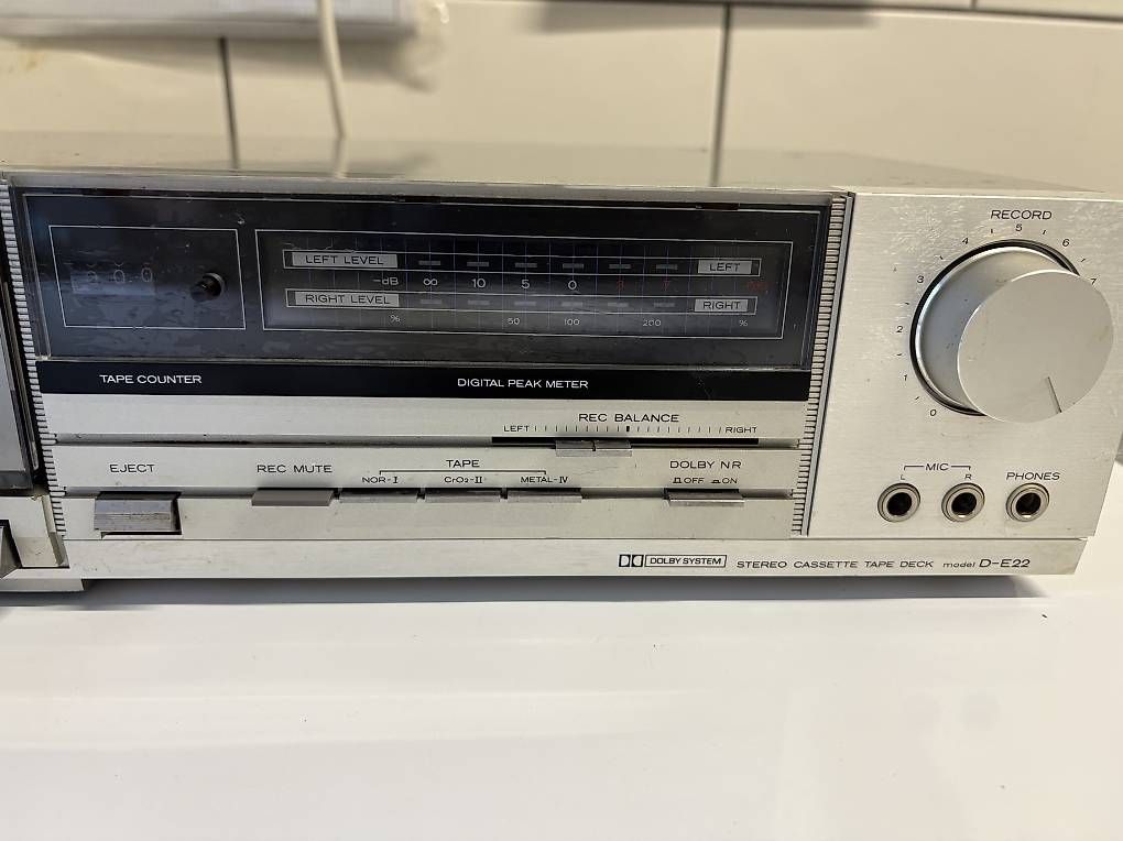 Lettore multimediale & Streamer: Lecteur cassettes Hitachi   – Usato da Martigny venduto da Bethusy 2