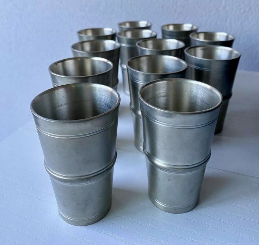 Bicchieri: Verres en étain – Usato da Péry venduto da Christelle.S