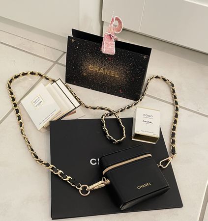 Ab 1.—, Chanel kleines Case Tasche Box mit Parfümproben