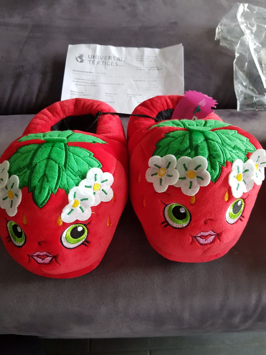 Schuhe für Jungen: Finken Hausschuhe Erdbeeren Grösse 31 – Neu (gemäss Beschreibung) aus Fislisbach von Quirlig07
