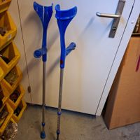 2 Gehstöcke, Unterarmstützen, blau/silber, verstellbar