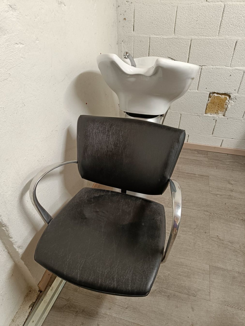 Lavabi & lavandini: Coiffeur Waschbecken – Usato da Meikirch venduto da Cluu 1