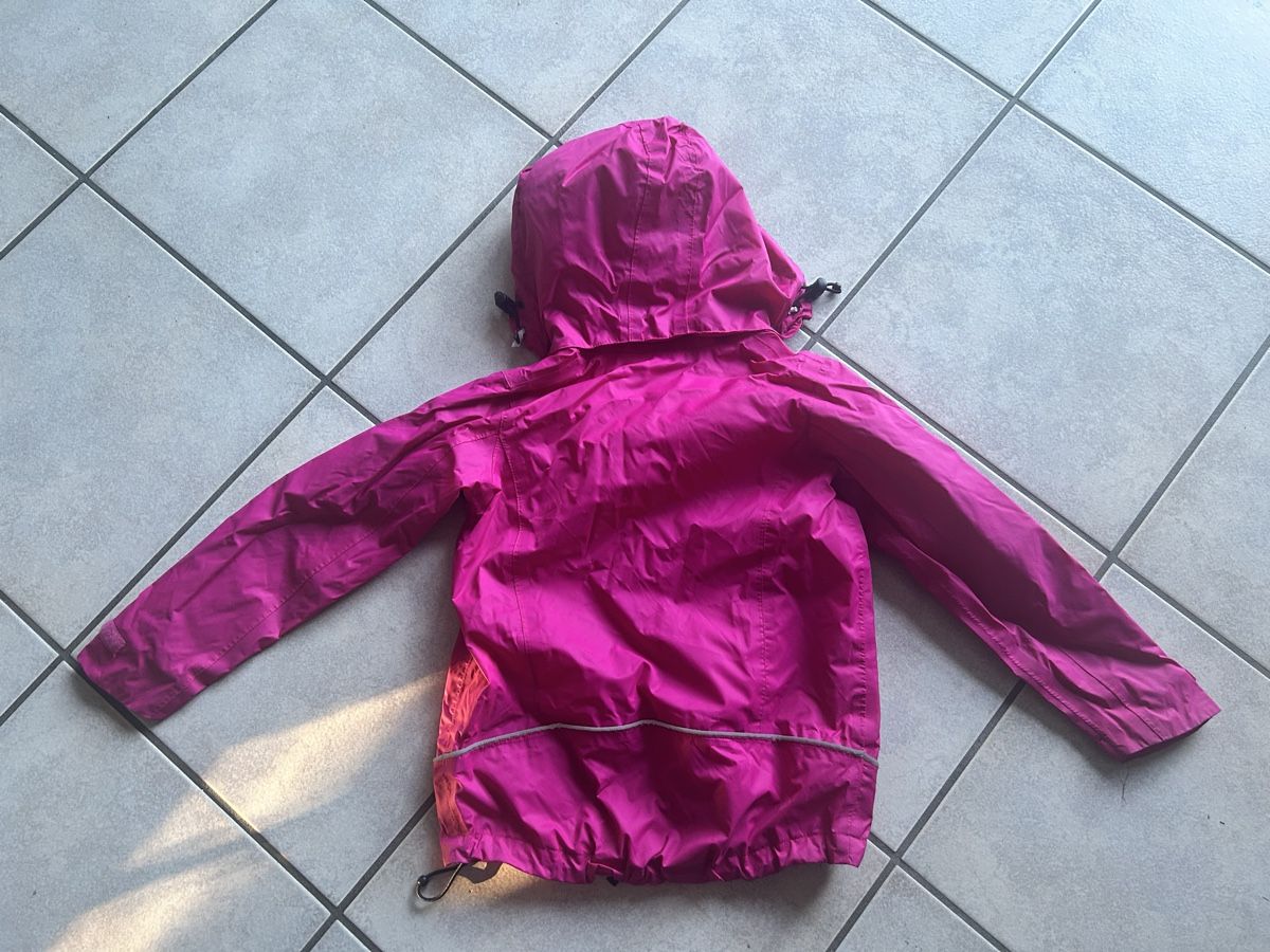 Giacche & Cappotti: Mädchen Regenjacke Gr. 116  – Usato da Langenthal venduto da Nadia075 2