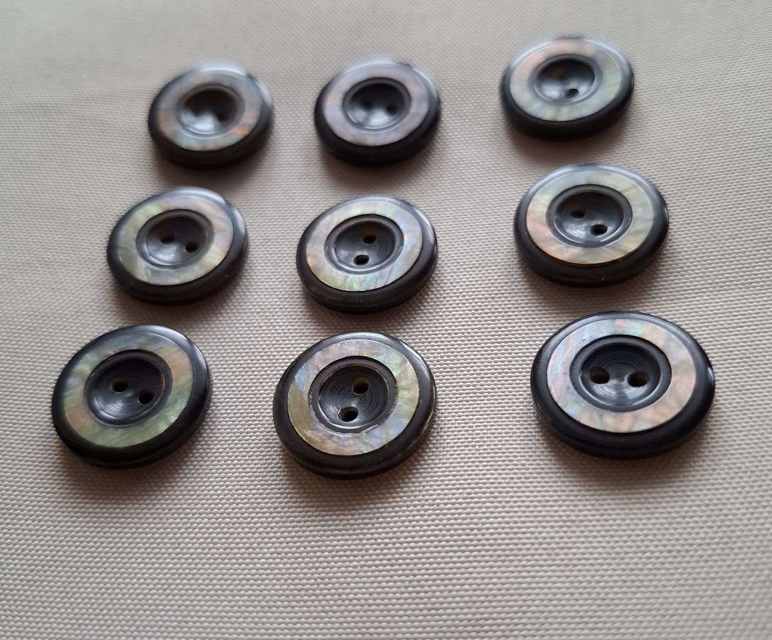 Bottoni: 9 Stück Knöpfe, 18 mm. – Nuovo (secondo la descrizione) da Dietikon venduto da Hirschkopf 2