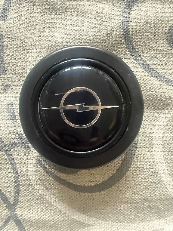 Opel Tutti pezzi di ricambio auto: PULZANTE CLACSON  MARCA  MOMO – Usato da Monte Carasso venduto da Ely67