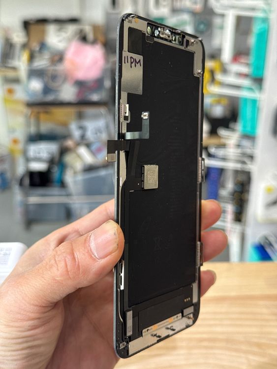 Ecran original legerement fissuré pour iPhone 12 / 12 pro (Neuf avec
