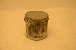 Gewürzdose von der Schweizer Armee