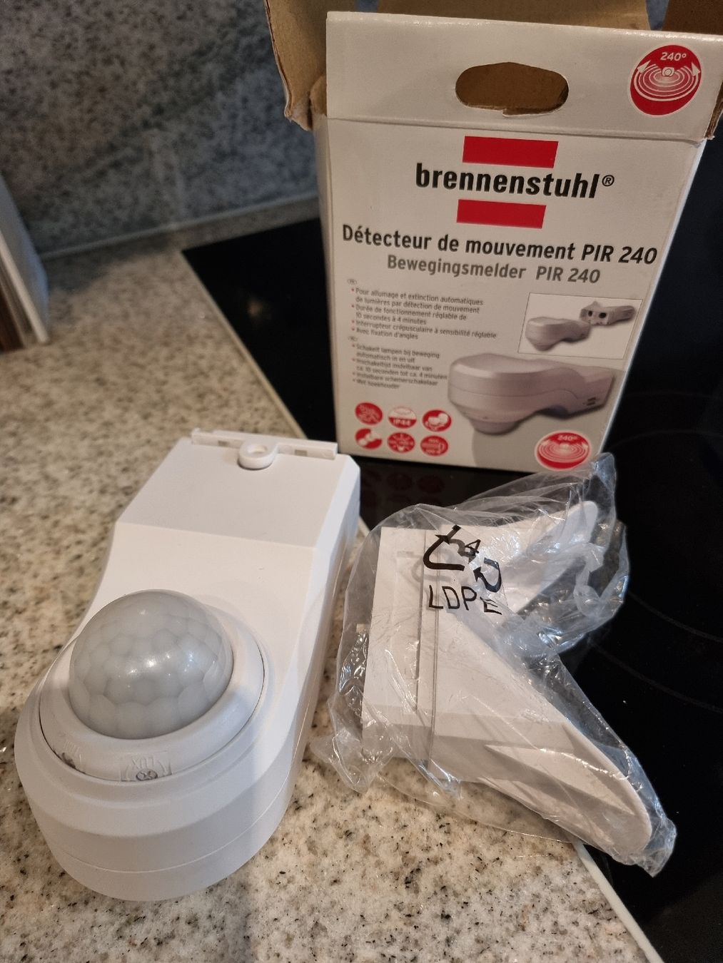 Interruttori: Bewegungsmelder PIR 240 – Nuovo e nell'imballaggio originale da Balzers venduto da Homeandgarden