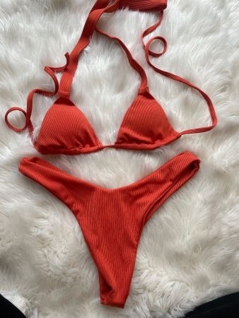Orangeroter Bikini, Grösse S