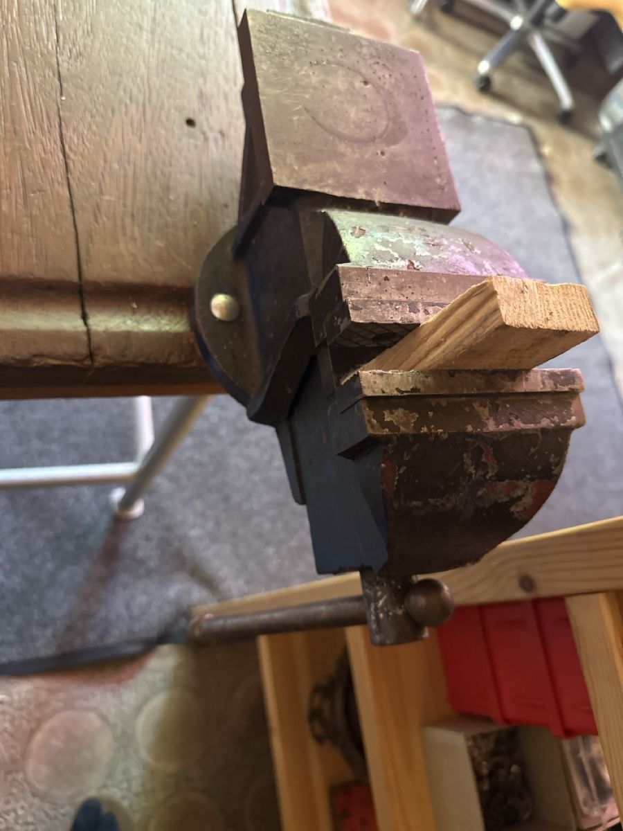 Tavoli: Workbench with Metal Frame, Wood Top, Acceptable – Usato da Elsau venduto da MANWITHVAN 2