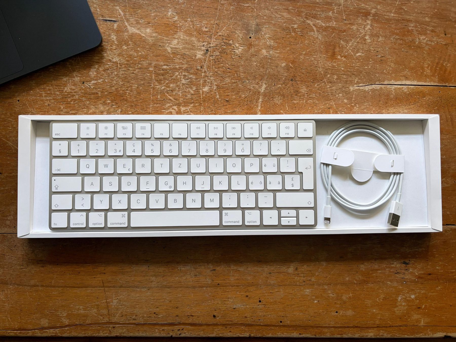Apple Tastaturen: Apple Magic Keyboard Tastatur - CH - wie neu - Wireless – Neu (gemäss Beschreibung) aus zürich von Fefefefefefe