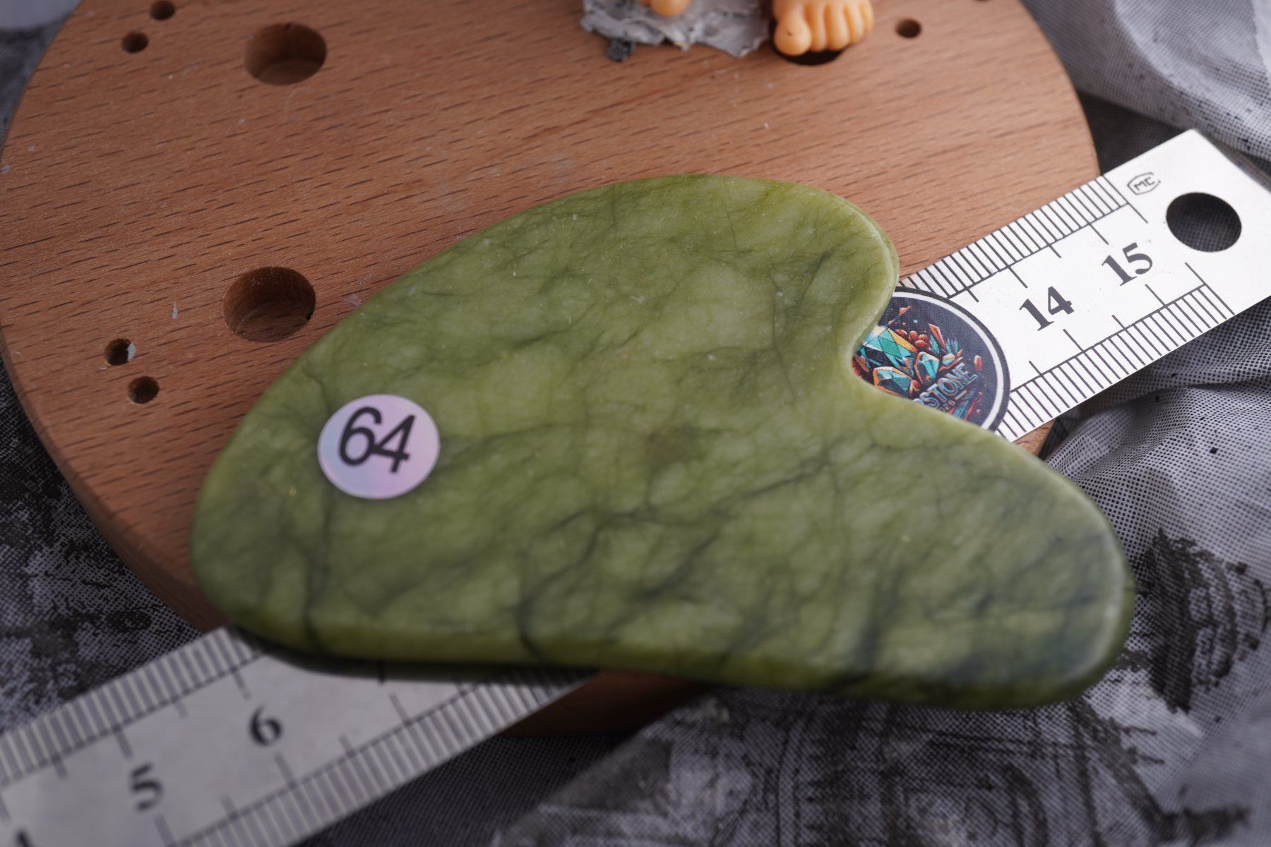 Mineralien & Heilsteine: Gua Sha Massage-Stein  Nephrit Jade   ab 1.- – Neu und originalverpackt aus Eschenbach SG von topstone 1