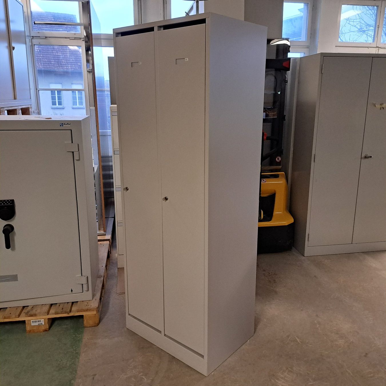 Armoires: 2er Garderobenschrank Spind Garderobe – D'occasion à Belp par deal-now 5