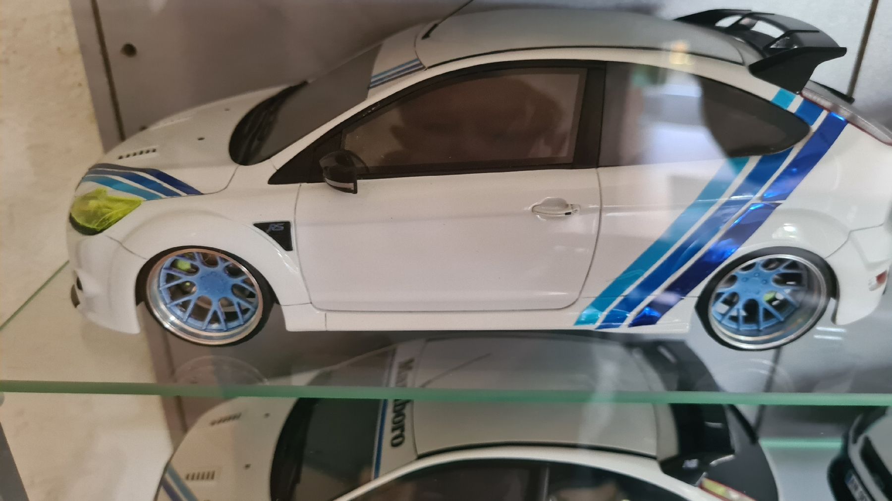 Ford Voitures modèles: Modellauto Ford Focus RS Weiss Gut Zustand – Neuf avec emballage d'origine à Ittigen par ROCKY1964 1