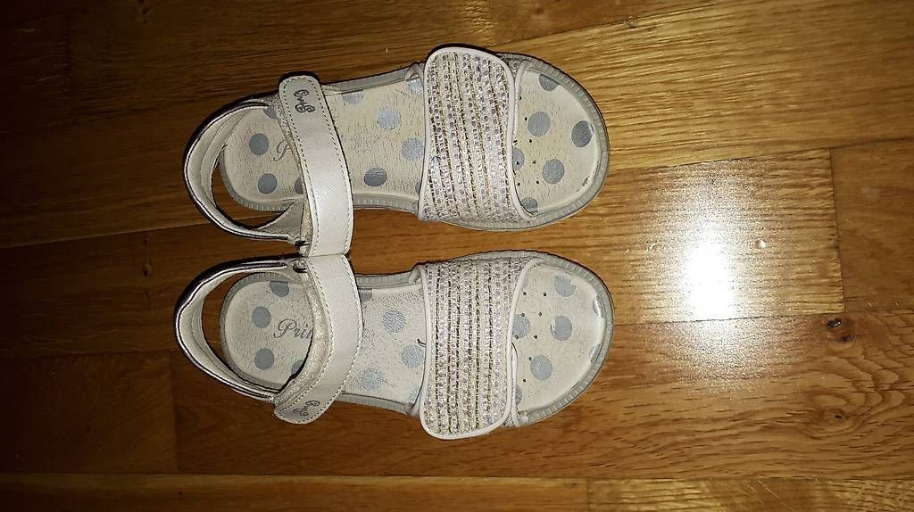 Schuhe für Mädchen: Sandalen Gr.31 – Gebraucht aus Wangen ZH von oky-doky