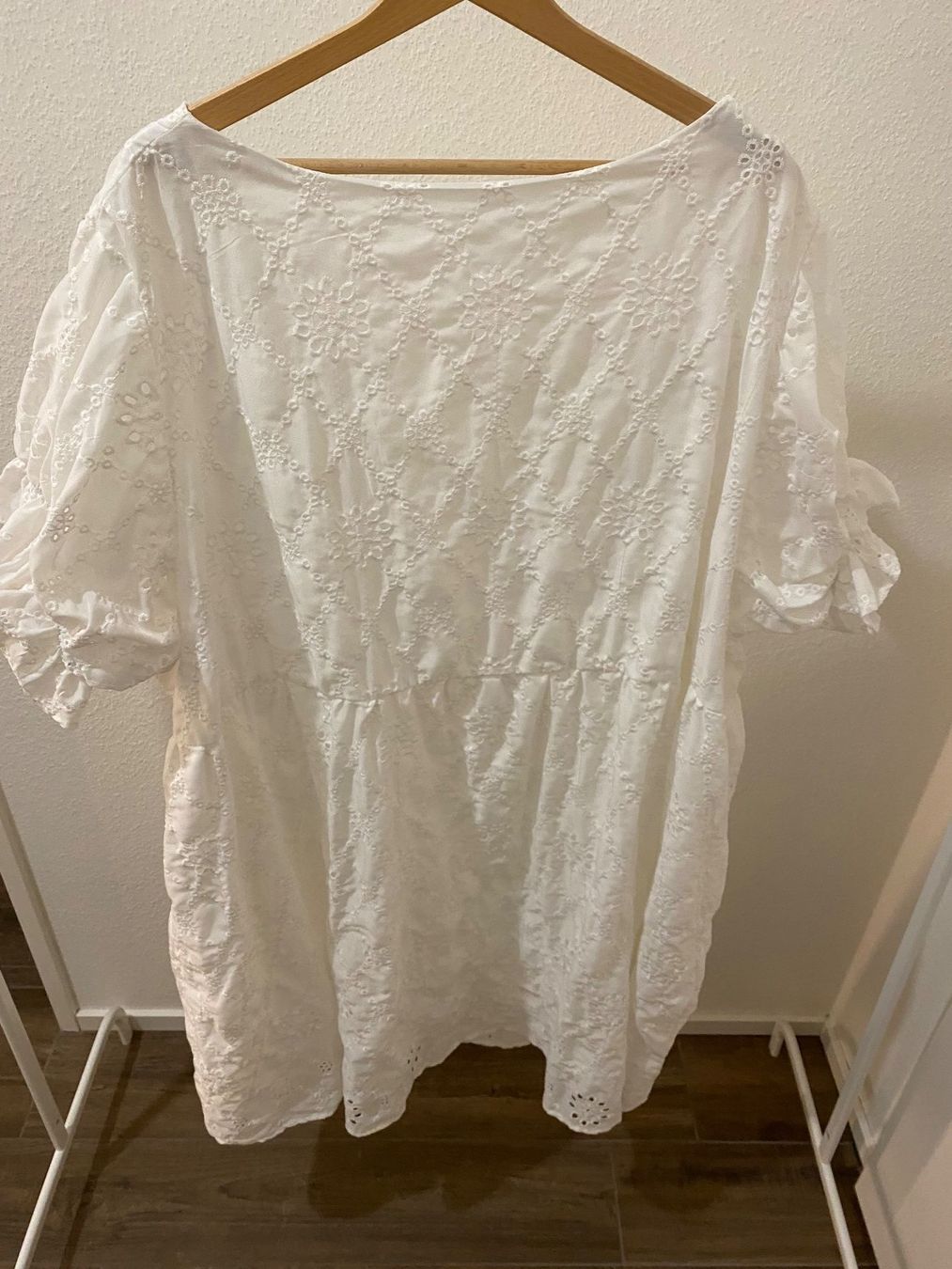 Shein Vestiti: Kleid mit Lochmuster weiss Gr. 56 / 58 / 60 – Usato da Pratteln venduto da a23_j2gs 4