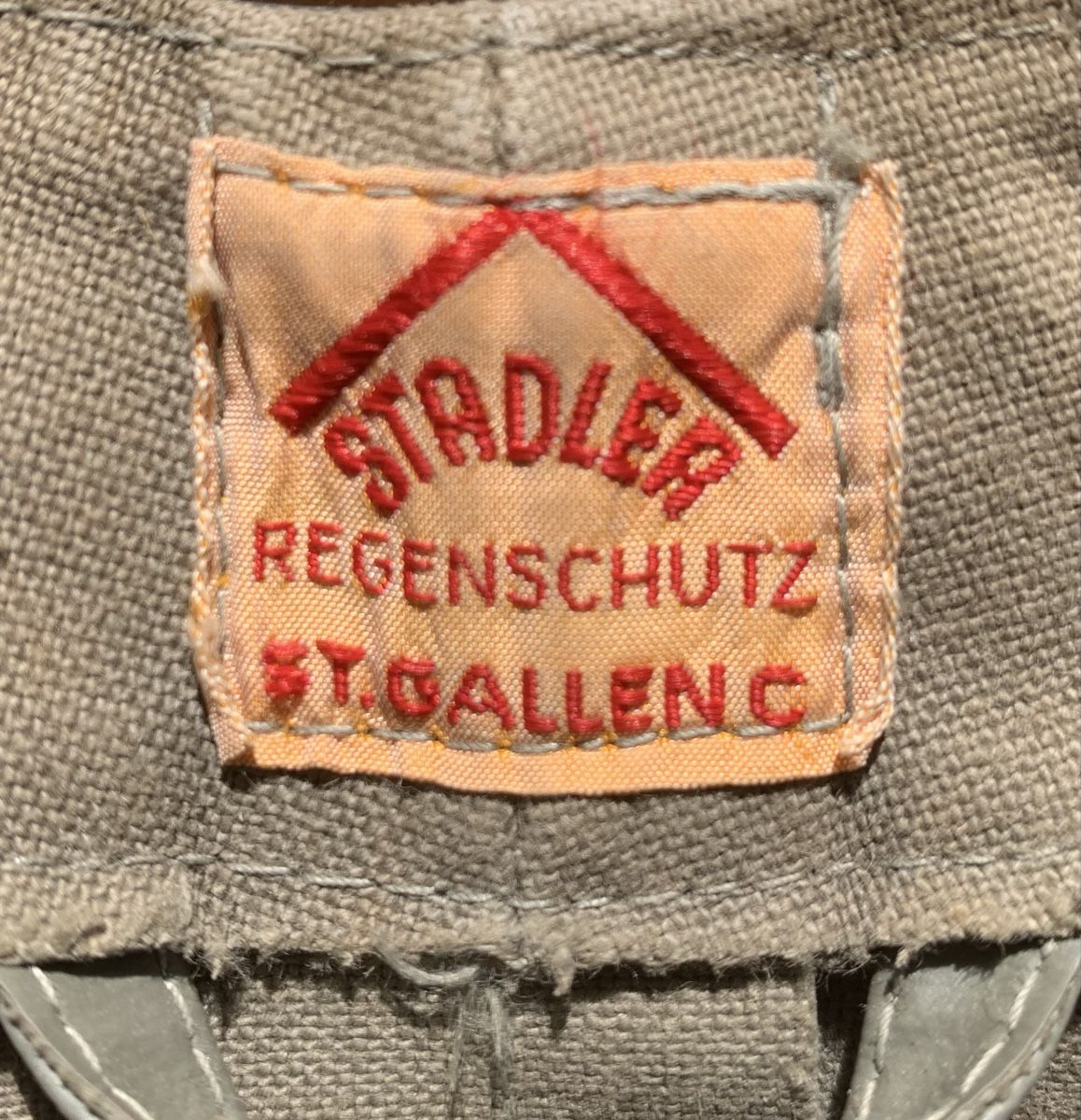 Cappotti: Überwurf-Regenschutz vom Zivilschutz – Usato da Goldingen venduto da Bergler012 3