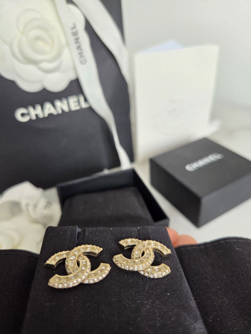 Chanel Boucles d'oreille: Chanel – D'occasion à Lausanne par fashionistagirlie 1