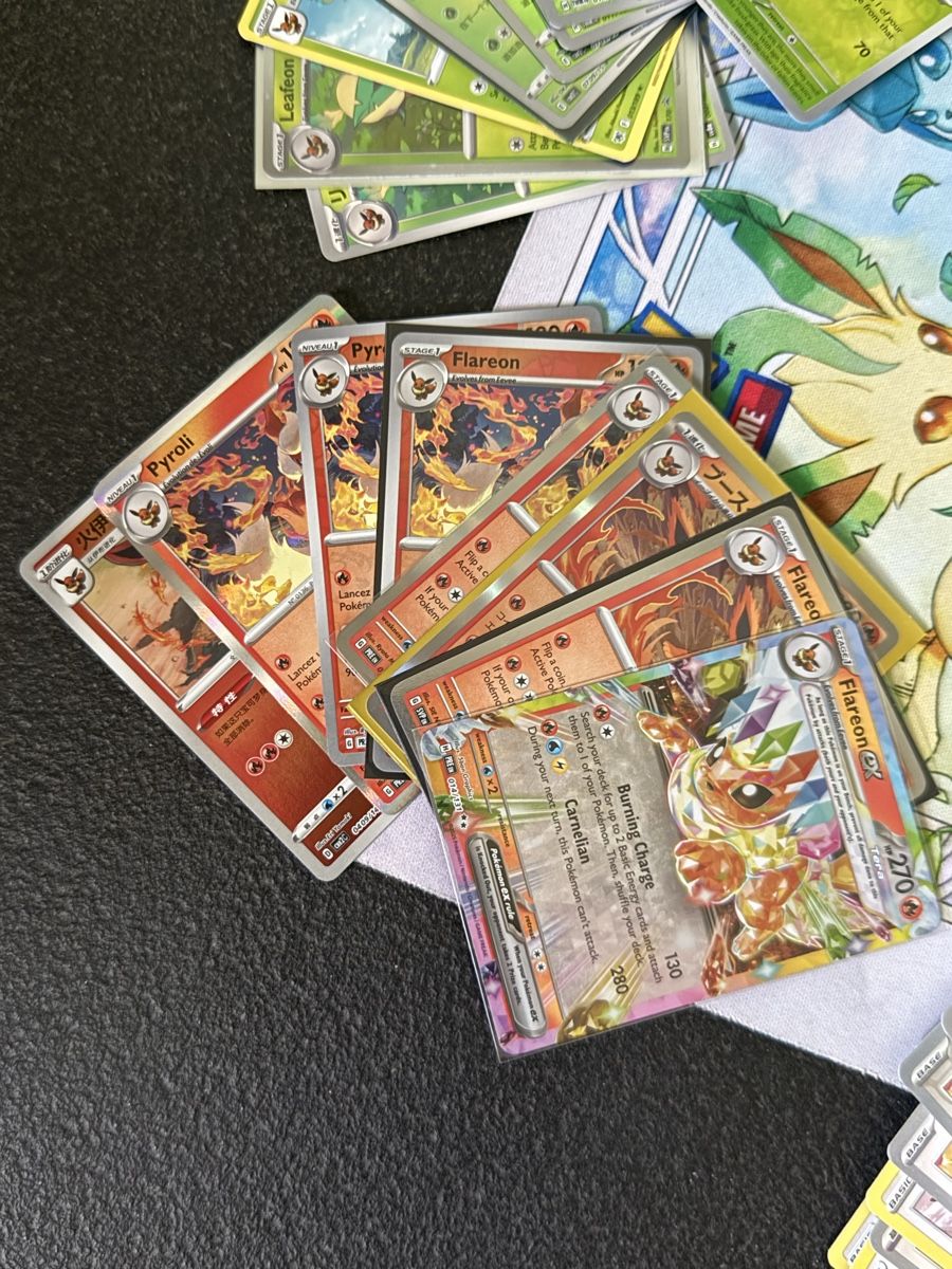 Pokémon Carte collezionabili: Pokémon - Eevee & Family 100 different  cards  – Nuovo (secondo la descrizione) da Uvrier venduto da sauma85 6