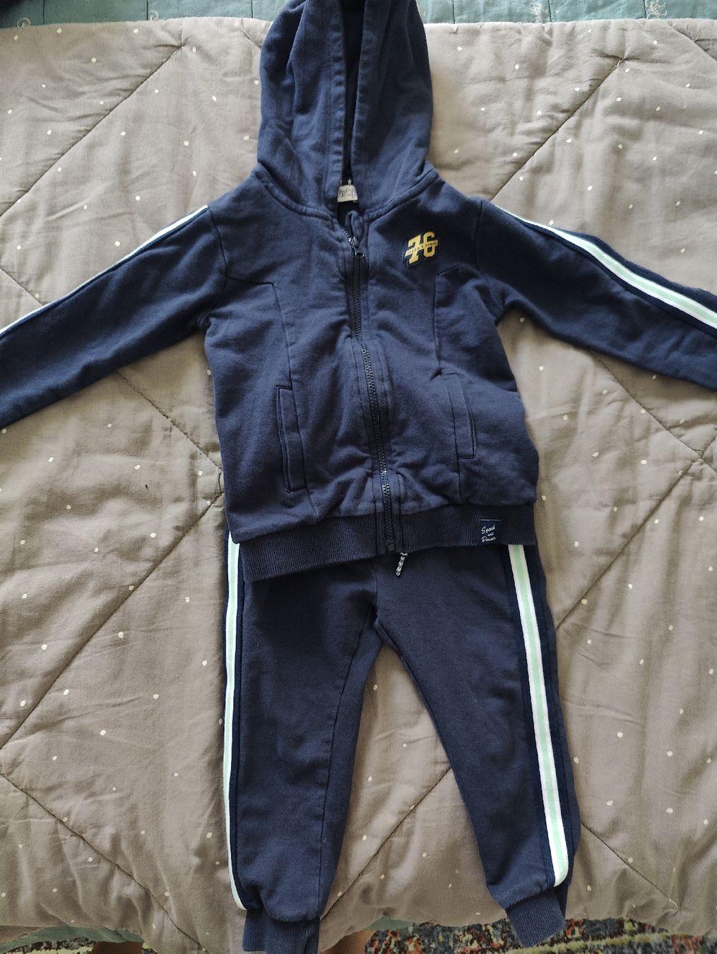 Ensembles: Pullover und Hose Anzug Dirkje Grösse 92/2Y  – D'occasion à Zürich par sof_f2ts