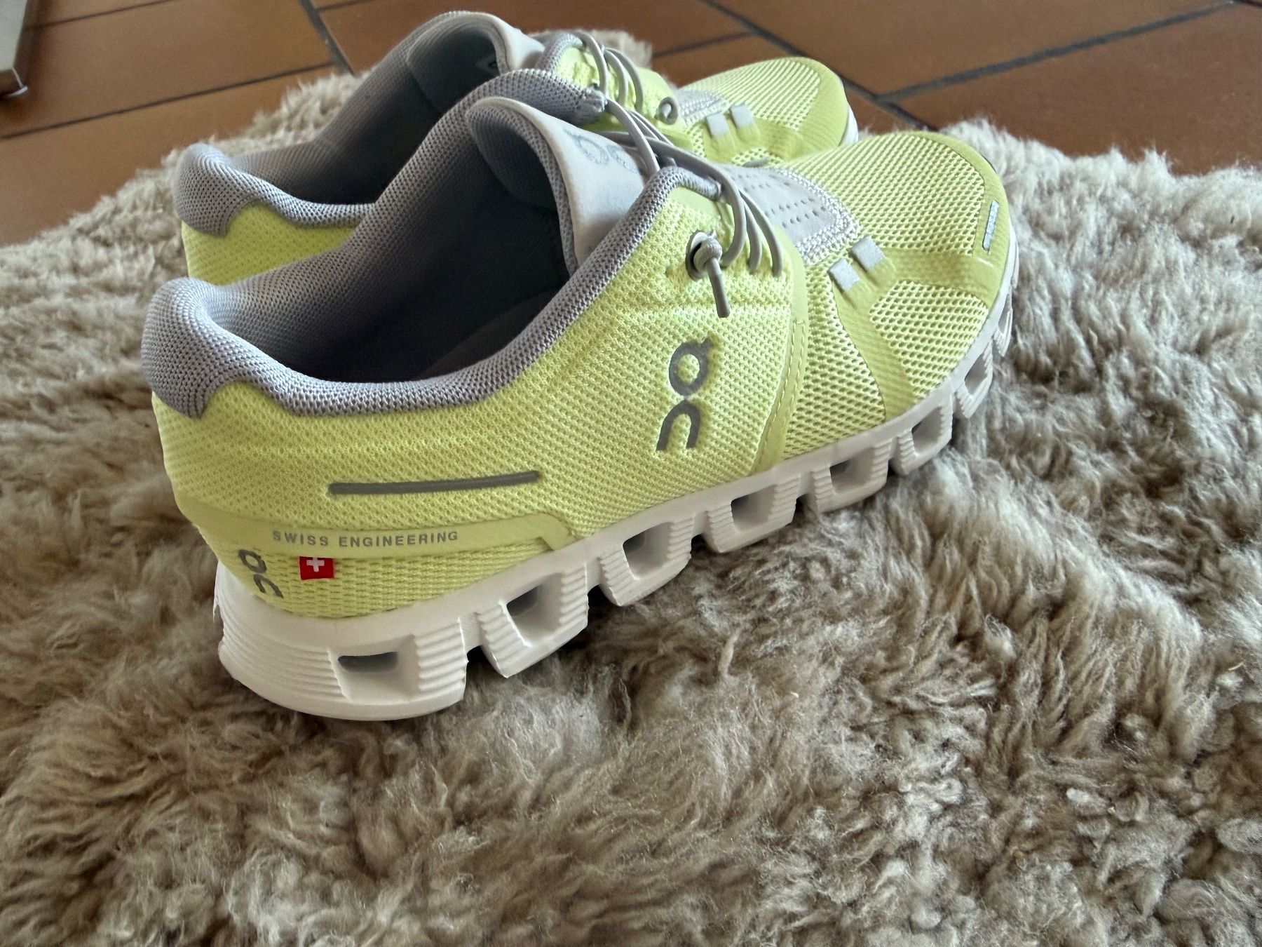 On Scarpe da donna: On Cloud Laufschuhe Sportschule – Nuovo (secondo la descrizione) da Oberglatt ZH venduto da Hero1512 3