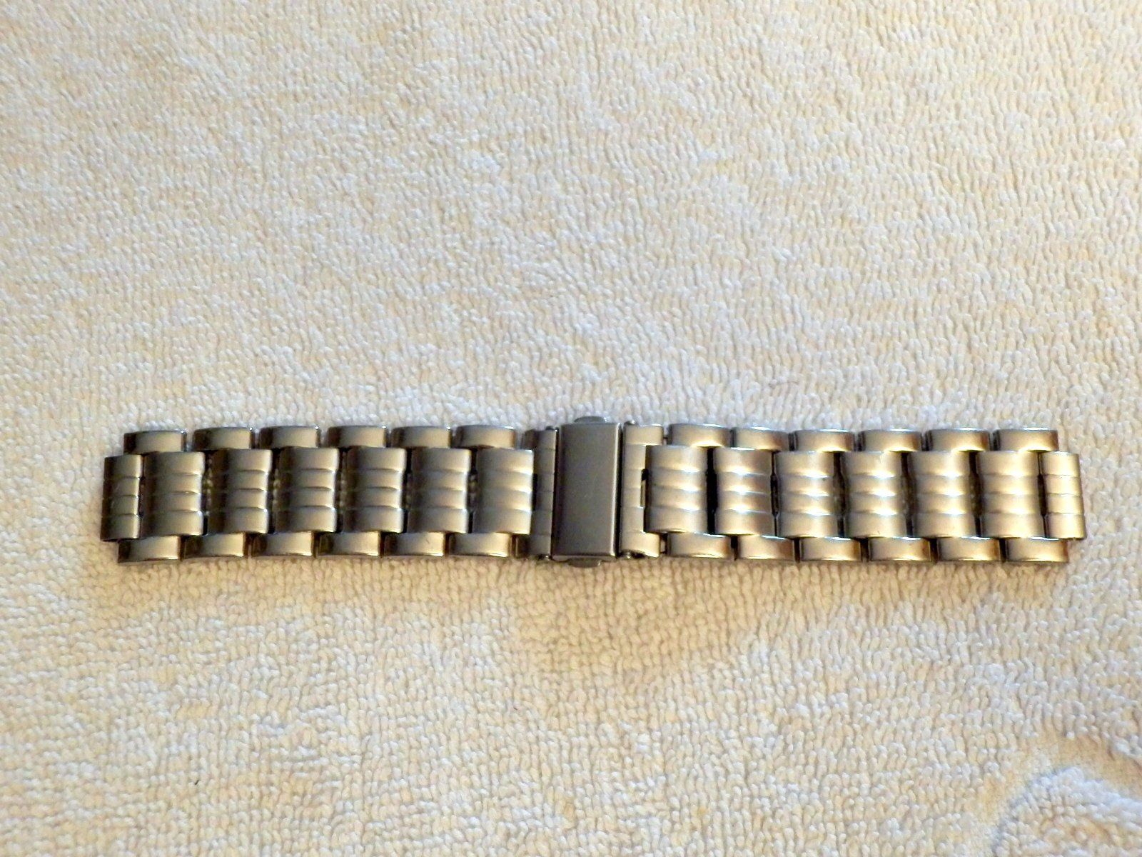 Bracelets: Stahlarmband 15.5cm lang oder 22cm mit offener Faltschliesse – D'occasion à Ueberstorf par dinbau