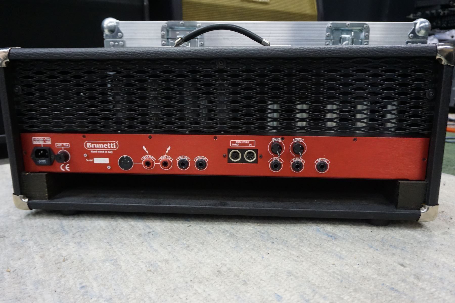 Strumenti musicali: Brunetti 059 Top 3.ch & 4x12" XL Cabinet – Usato da Ortschwaben venduto da Musictrade 8