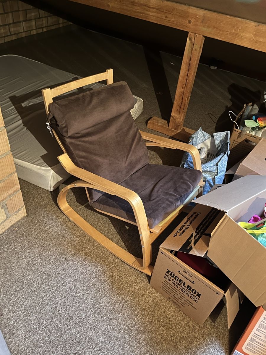Ikea Poltrone: Schaukelstuhl mit braunen Polstern – Usato da Zug venduto da ste_6pxf 1