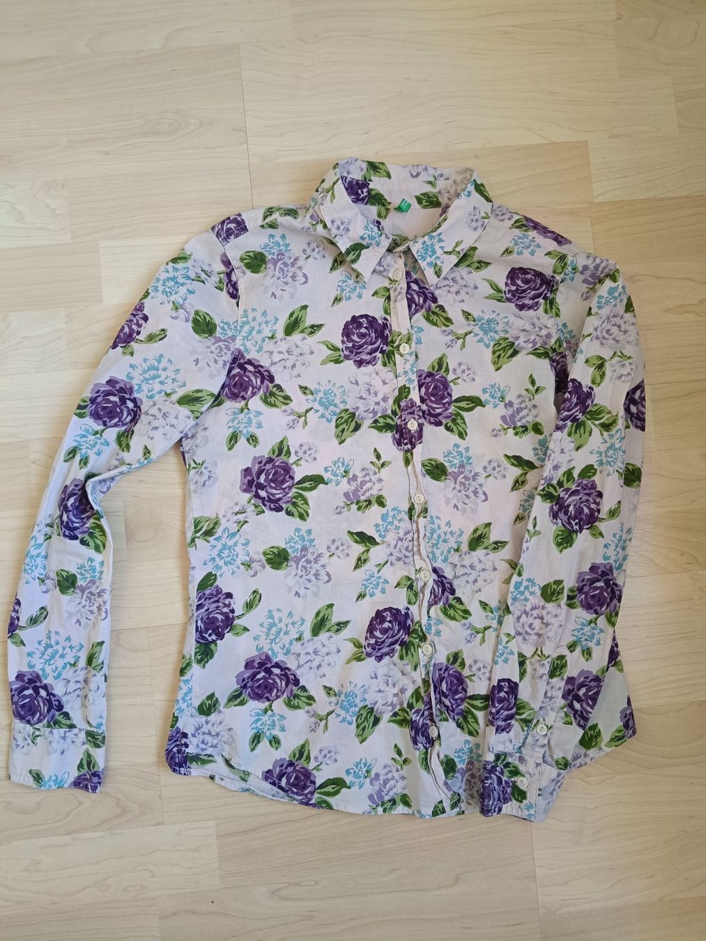 Benetton Camicette: Benetton Bluse mit Blumenmuster, Grösse S/M – Usato da Adliswil venduto da Vimovi