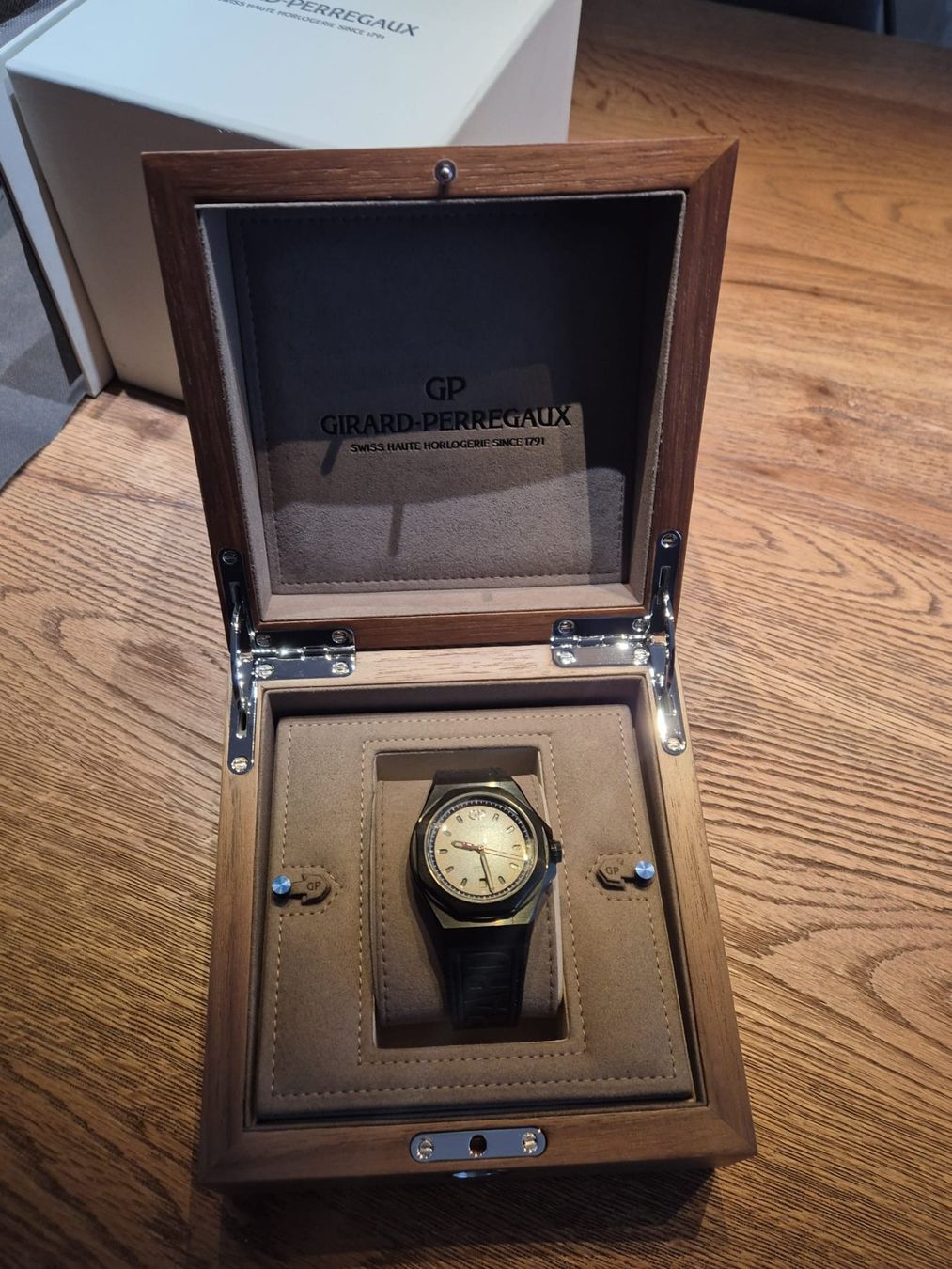 Girard-Perregaux Uhren: Uhr Girard-Perregaux Laureato Absolute – Gebraucht aus Kloten von viokul 2