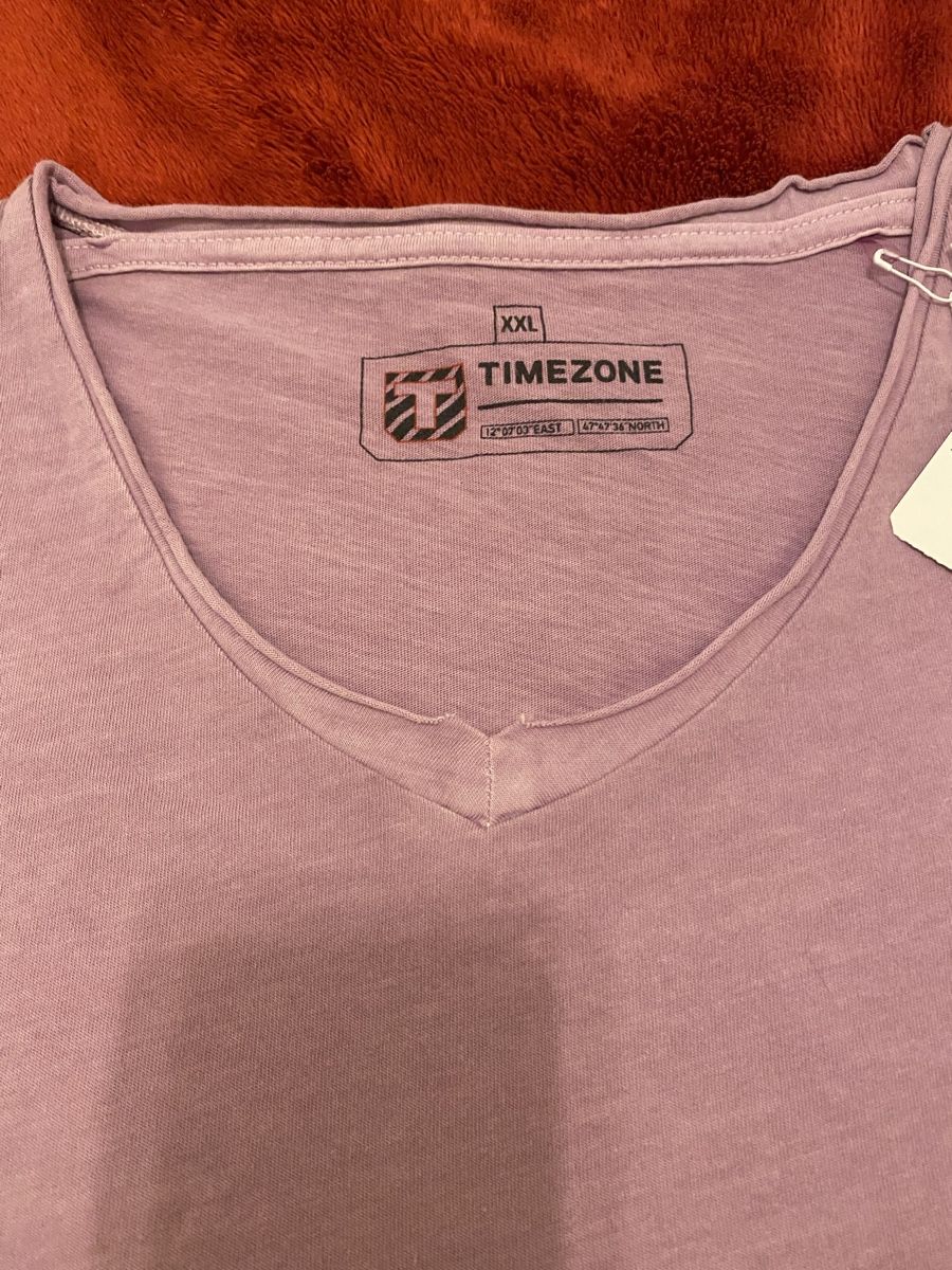 T-shirt: T Shirt – Nuovo (secondo la descrizione) da Berikon venduto da TheMangle 1
