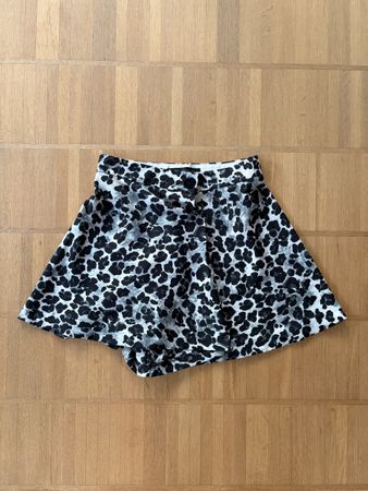 Zara Shorts mit Leomuster