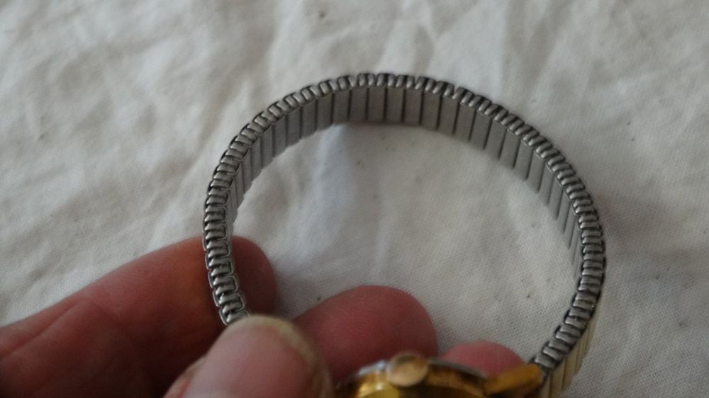 Montres: HERODIA  KLEINE DAMEN UHR .HANDAUFZEUG.17J.LAUFT-- – D'occasion à zürich par ahmad01 2