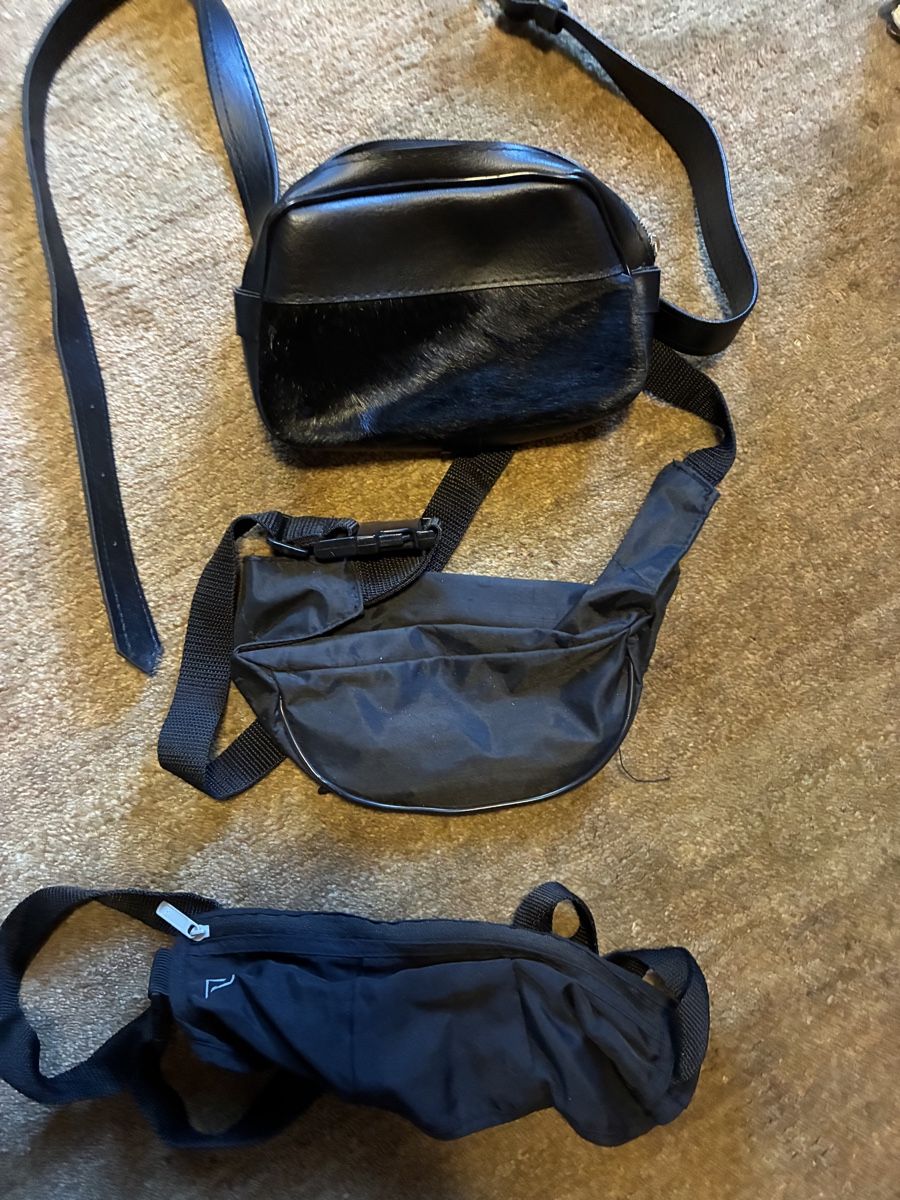 Sacs: 3 kleine Bauchtaschen eine Leder/Fell – D'occasion à Urnäsch par schneewittli.