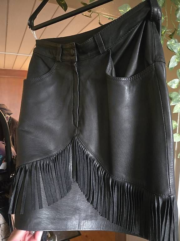 Gonne: Leder Rock schwarz  – Usato da Wil SG venduto da Royazn