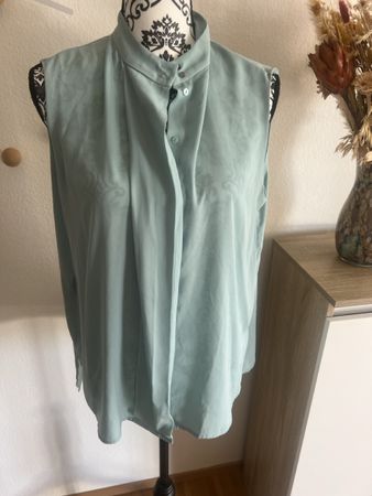 Damen Bluse ärmellos hellgrün mit Stehkragen guter Zustand