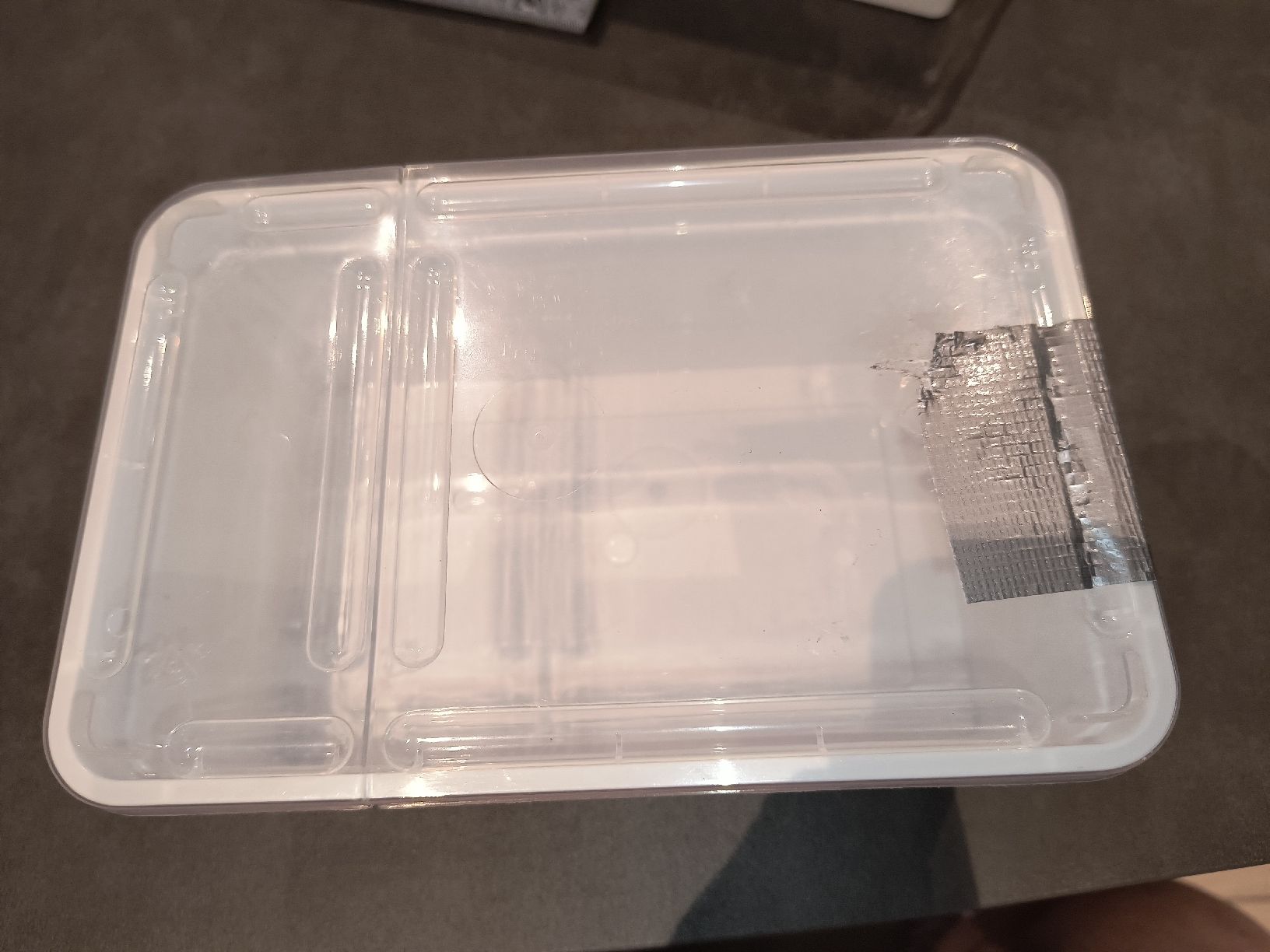 Contenitori & Simili: Aufzuchtbox oder Quarantänenbox Kunststoff weiss mit Deckel – Usato da Würenlingen venduto da Striga
