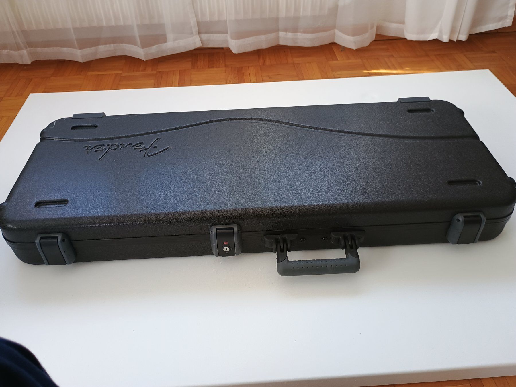 Cover & Protezioni schermo: Deluxe Case - Stratocaster/Telecaster. Neuf! – Usato da Sion venduto da zWild 1