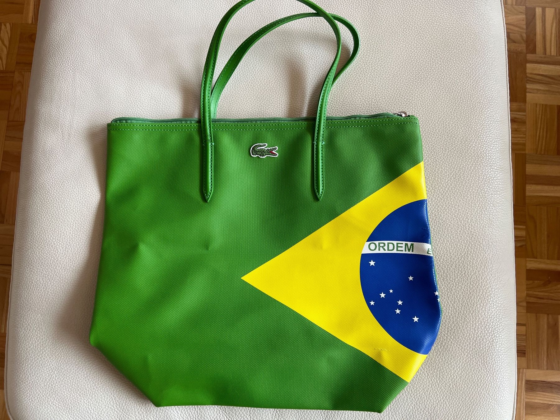 Lacoste Sacs femmes: Lacoste Tasche mit Brasilien Flagge – D'occasion à Chur par van_hnc6