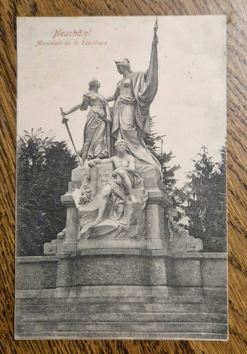 Cartoline postali: Neuchâtel, Monument de la République 1907 – Usato da Ebikon venduto da Donar50