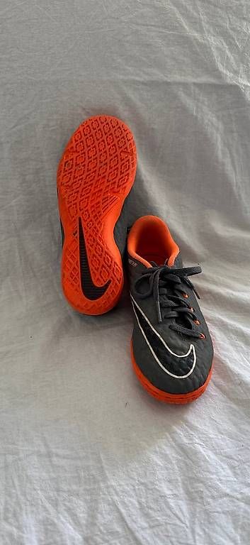 Scarpe per ragazzi: Fussball Hallenschuhe – Usato da Oberengstringen venduto da Kati.vrdoljak 2