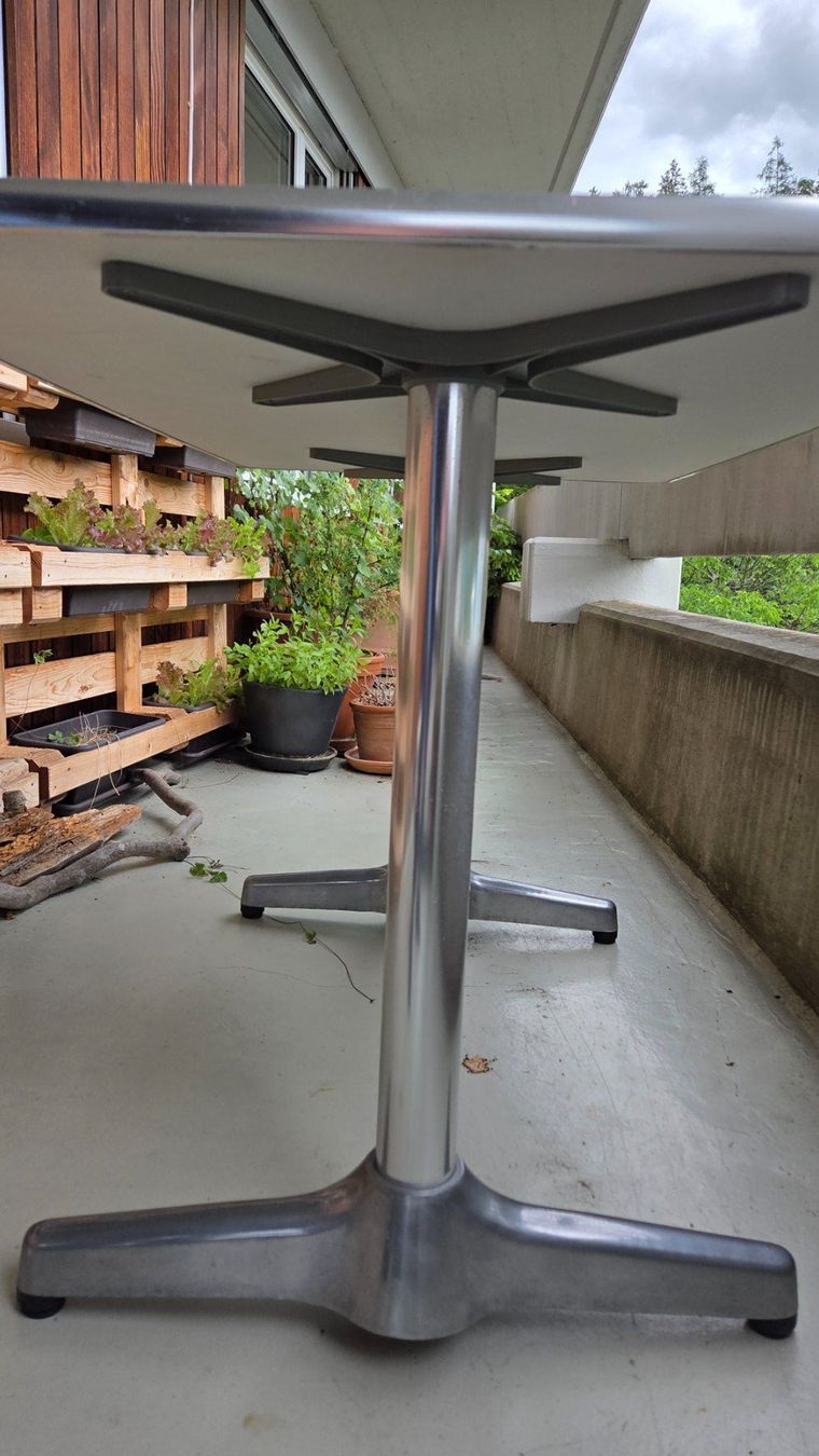 Tavoli: Balkontisch – Usato da Luzern venduto da Dotryit 2