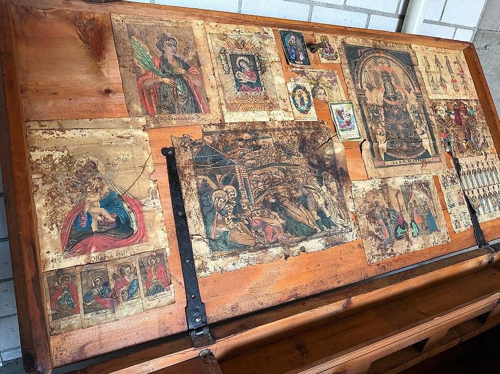 Cassapanche: Antike Bauerntruhe mit religiöser Innenbemalung – Usato da Feusisberg venduto da ale_7bs2 4