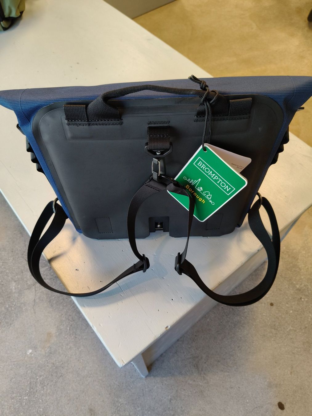 Brompton Borse: Brompton Borough Waterproof Roll Top Bag Small – Nuovo e nell'imballaggio originale da Bern venduto da ver_97f5 2