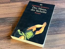 Buch *Der Mann, der lächelte* Roman von Henning Mankell
